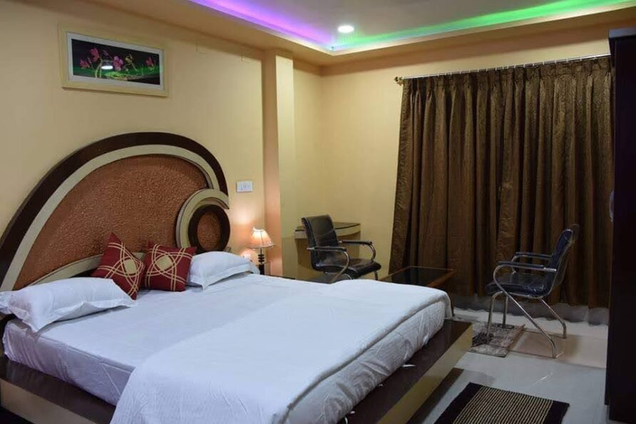 Deluxe Room AC